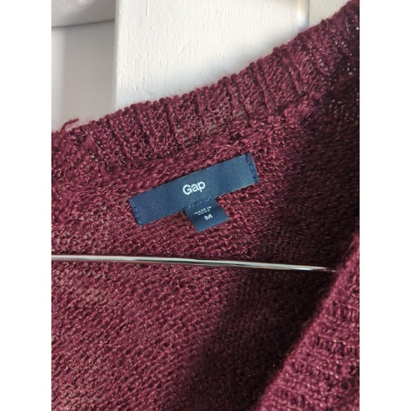 GAP Women's V-Neck Sweater in Burgundy - Picture 2 of 6